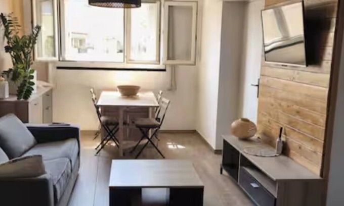 Salon-de-Provence Apartment | Quiet apartment in the center of salon de prv