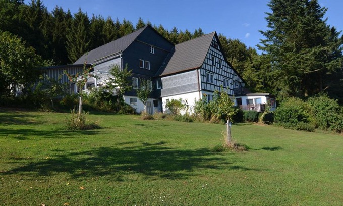 Menkhausen Apartment | Quiet apartment in Sauerland with terrace