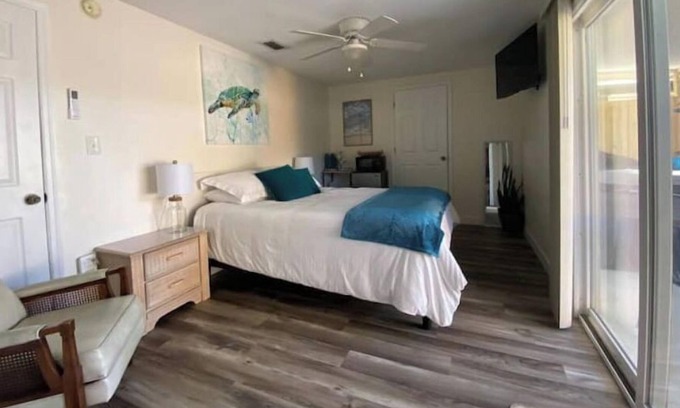 Oldsmar Apartment | Quiet Bay Getaway- Hot Tub-Bikes-Dog friendly