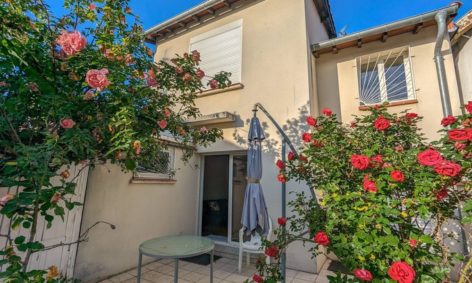 Fontaine Lestang House | Quiet, bright house with garden