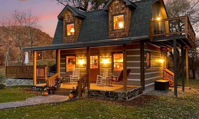 Boone Cabin | Quiet Cabin on 4 Dog Friendly Acres