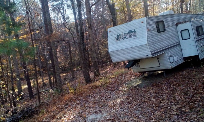 Wake Forest House | Quiet camper Wooded space Small creek Extra cruelty free & vegan avail Enjoy!