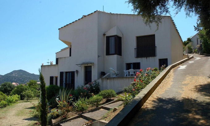 L'Ile-Rousse Villa | QUIET, COSY GARDEN-FLOOR STUDIO WITH SEA VIEW