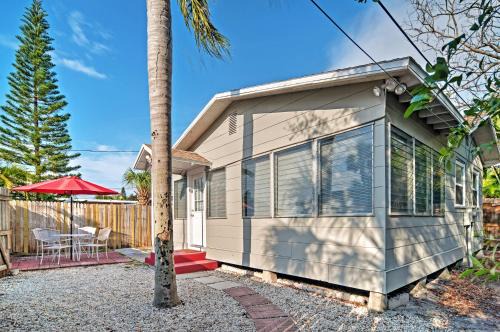 Treasure Island House | Quiet Cottage Less Than half Mi to Gulf Coast and Boardwalk!