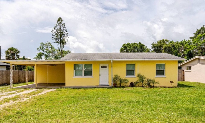 Sarasota Cottage | Quiet Cottage - Walk to Siesta Key - Relax Or WORK