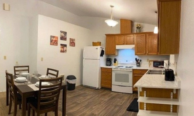 Springfield Apartment | Quiet, Cozy Duplex Near Hospitals with a Mountain View