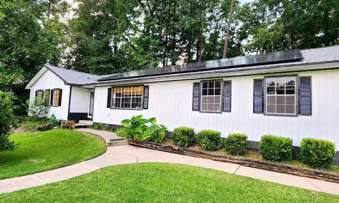 Tallahassee House | Quiet, cozy home with convenient access to all of Tallahassee!