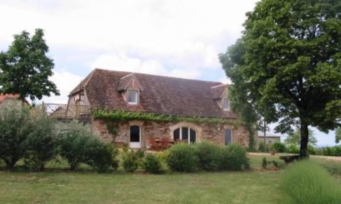 Miers House | Quiet, detached house with swimming pool, close to tourist attractions.