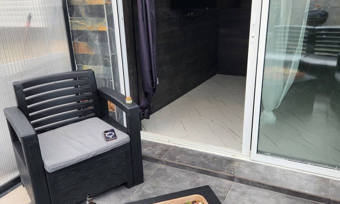 Longvic House | Quiet duplex with terrace 3min from Dijon + ring road. Ideal for professionals on the move