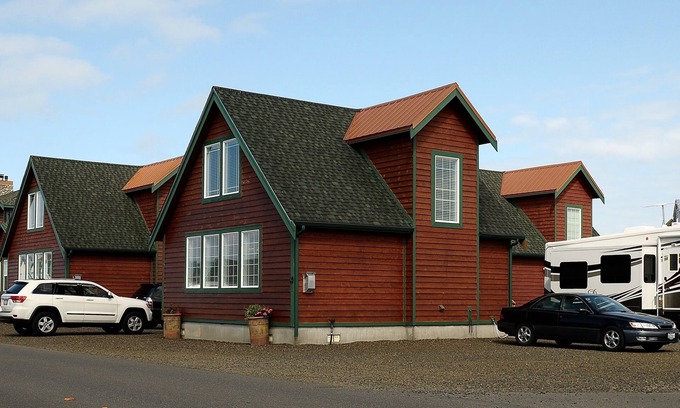 Ocean Shores Cottage | Quiet end of Ocean Shores. Walking distance to the beach