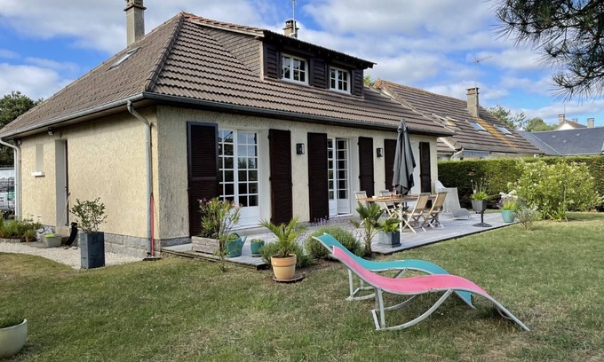 Saint-Pair-sur-Mer House | Quiet Escape: Cozy Beach House with Terrace, Sleeps 8