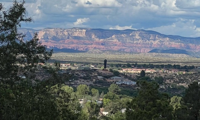 Cottonwood-Verde Village House | Quiet Family Neighborhood Home Red Rock View with Southwest Charm