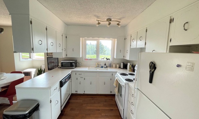 Alberta Other | Quiet Farmhouse Acreage in Mountain View County AB