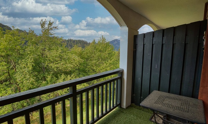 Notre-Dame-de-Bellecombe Apartment | Quiet apartment for 4, south balcony, covered parking