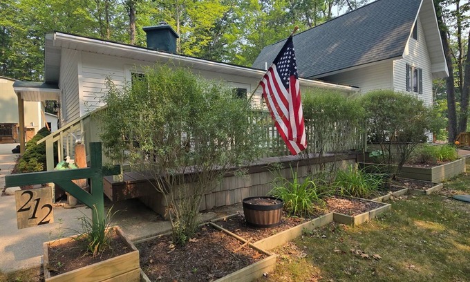 Higgins Lake House | Quiet Higgins Lake home close to ATV trail, Boat Launch, and Silver Dollar!