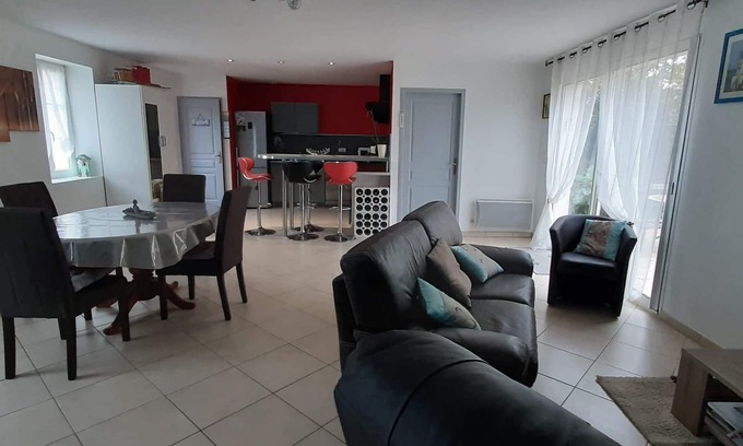 Marennes House | Quiet house with courtyard not overlooked