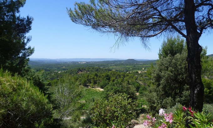 Vitrolles-en-Luberon House | Quiet holiday villa with swimming pool and superb view in the Luberon