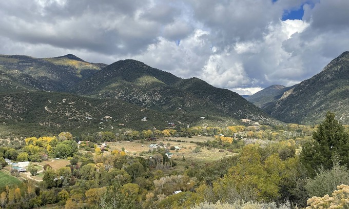 Valdez House | Quiet Home in Arroyo Seco