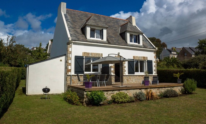 Crozon House | Quiet house; 15 min walk from the beach and 10 min walk from shops