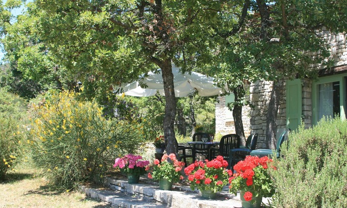 Sainte-Croix-a-Lauze House | Quiet independent house between oaks and lavenders