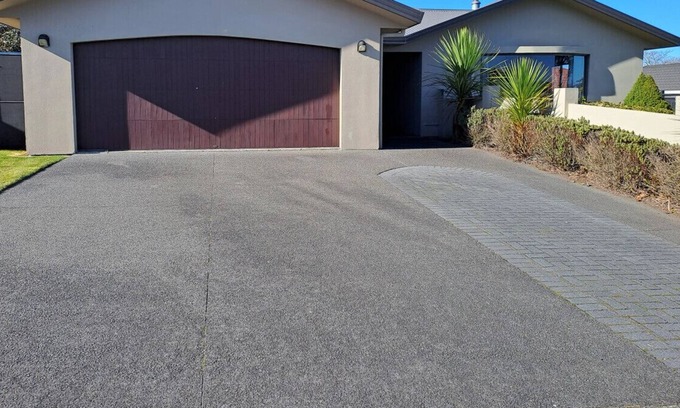 Nukuhau House | Quiet location near town - Free WiFi & Linen