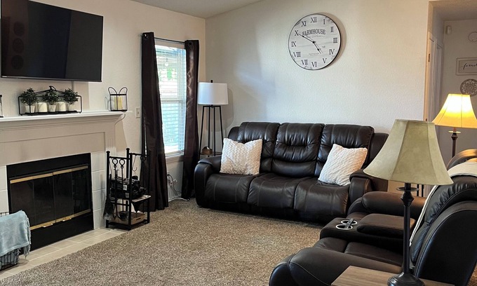 Lebanon House | Quiet Neighborhood, Close to Amenties, Lots of Outdoor spaces