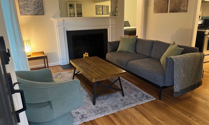 Lawton Park House | Quiet neighborhood, one block to Discovery park 15 minutes from city center