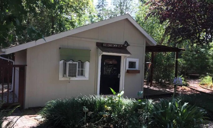 Arden-Arcade Apartment | Quiet Petite Garden Retreat