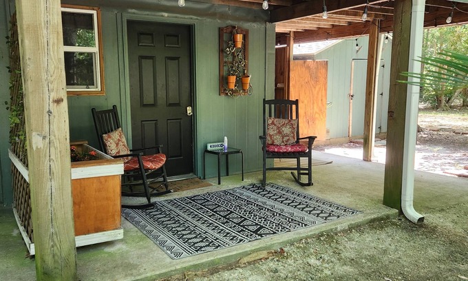Ocean Springs Apartment | Quiet private 1 bdrm apt w/hot tub blocks from beach/boat launch