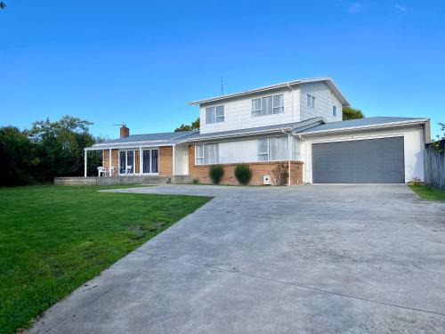 Hamilton Villa | Quiet, private and 5-bedroom holiday house