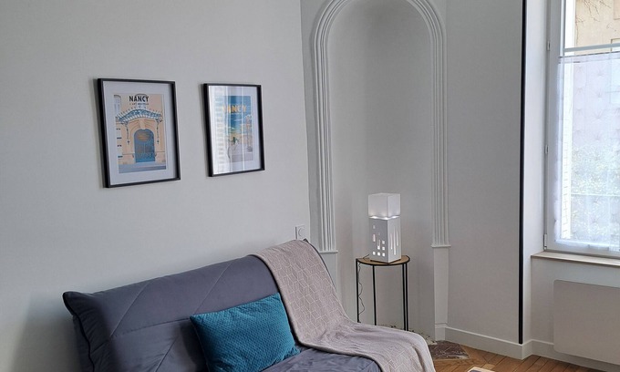 Poincare - Foch - Anatole France - Croix de Bourgogne Apartment | Quiet, quality F2 apartment - Near thermal baths - Free street parking