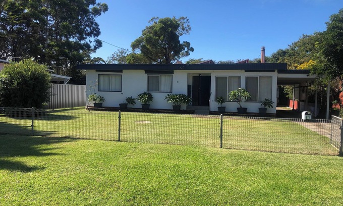 Swanhaven House | Quiet relaxing home close to beach, lake at your doorstep.