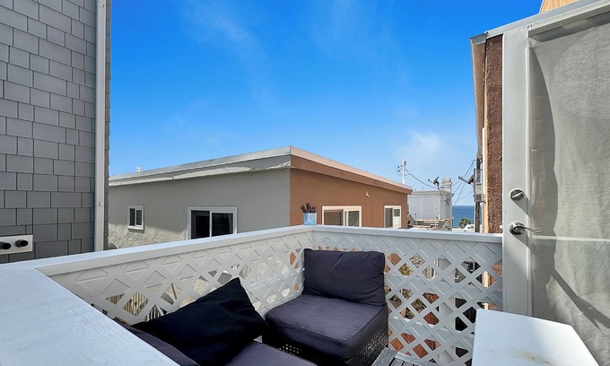 El Porto House | Quiet, Relaxing 3-bedroom house in Manhattan Beach Steps to the Sand