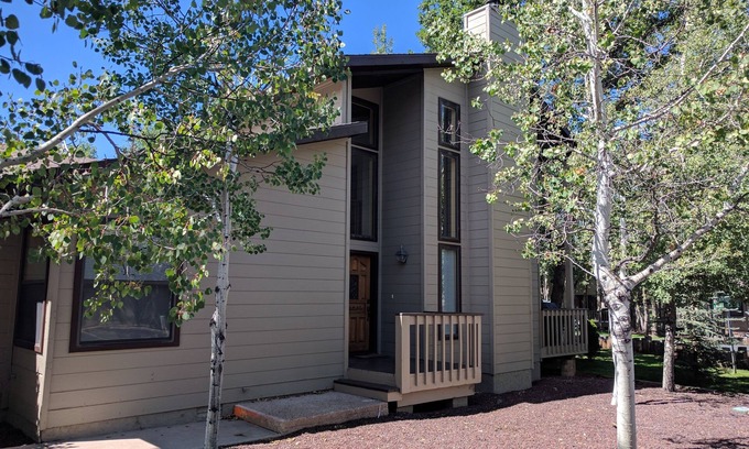 Pinetop Villa | Quiet Resort Villa Beautifully Landscaped w Attached Garage at Quality Hill
