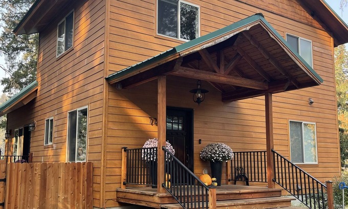 Newport Cabin | Quiet Riverfront Cabin w/100ft+ of Shoreline, WFH, Pet Friendly