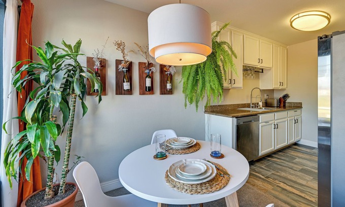 Normal Heights Condo | Quiet San Diego Condo w/Balcony, Pool & Hot Tub!