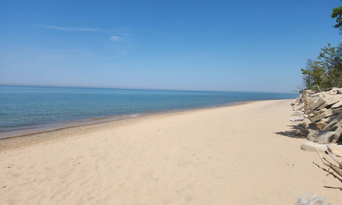 South Haven House | Quiet setting 15 min from Saugatuck/South Haven with easy beach access