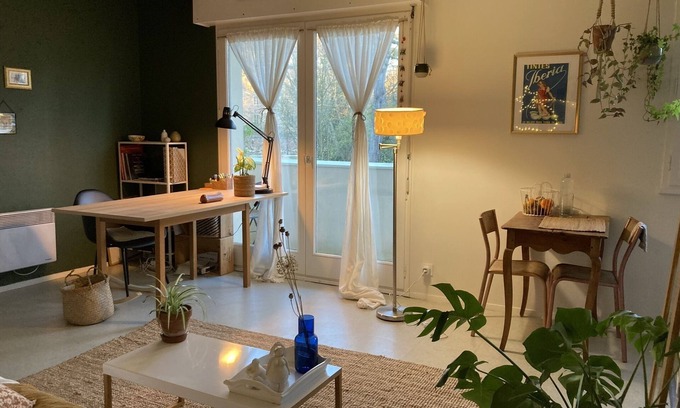 Moulin du Comte Apartment | QUIET STUDIO near town center facing park/river vilaine :)