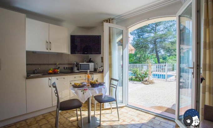 Peypin Apartment | Quiet studio with garden and pool - Dodo et Tartine