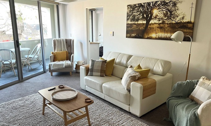 St Peters Apartment | Quiet & Stylish inner west pad next to Station