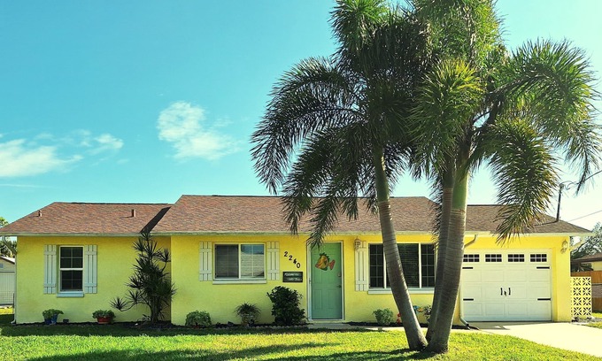 Port Charlotte House | Quiet Waterfront-Heated private pool-Close to dinning and shops
