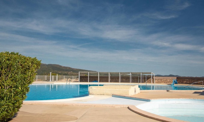 Frejus House | Quietly located villa with shared pool