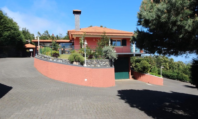 Santa Cruz House | Quinta do Santo by LovelyStay