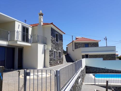 Arco da Calheta House | Quinta Escola