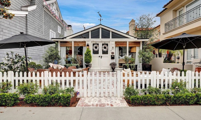Balboa Island House | Quintessential Balboa Island Beach Cottage