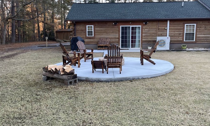 Conyers Cabin | Quintessential escape to a log cabin!
