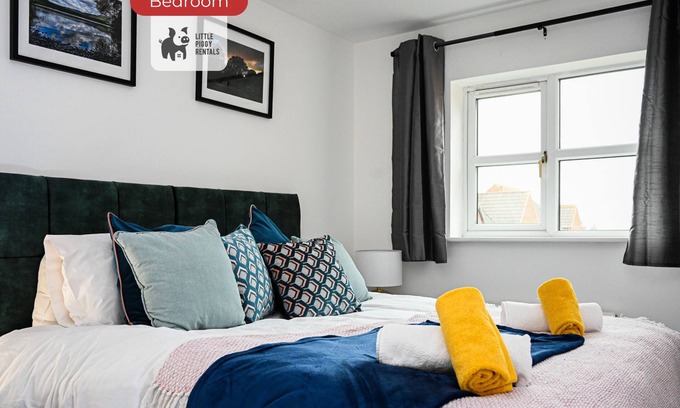 Gloucester Apartment | Quirky 4BR Home by the Army Base