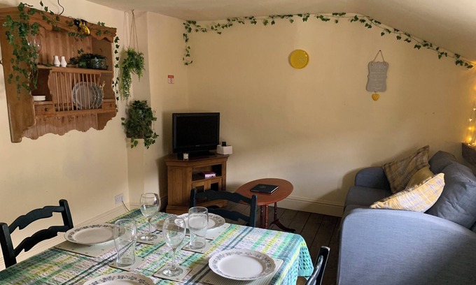 Leominster Apartment | Quirky Apartment Above a Working Cafe in Historical Market Town