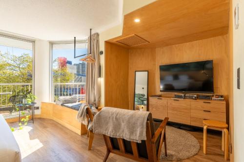 Brisbane Central Business District Apartment | Quirky CBD Studio with Pool Sauna and Balcony