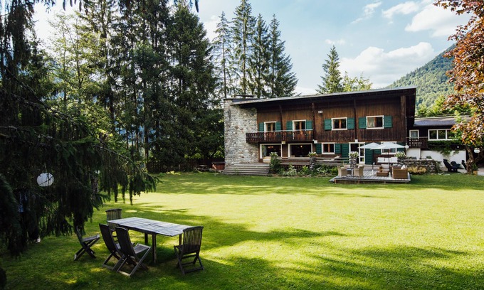 Morzine Ski Chalet | Quirky chalet, large private garden with safe parking